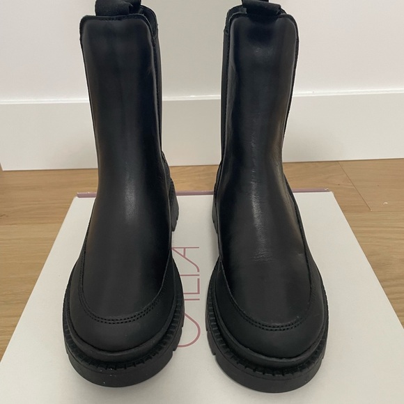 Calia by Carrie Underwood Black Chelsea “Peyton” Boot size 7 - Picture 2 of 11